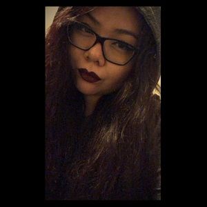 Meet your Posher, Romane.